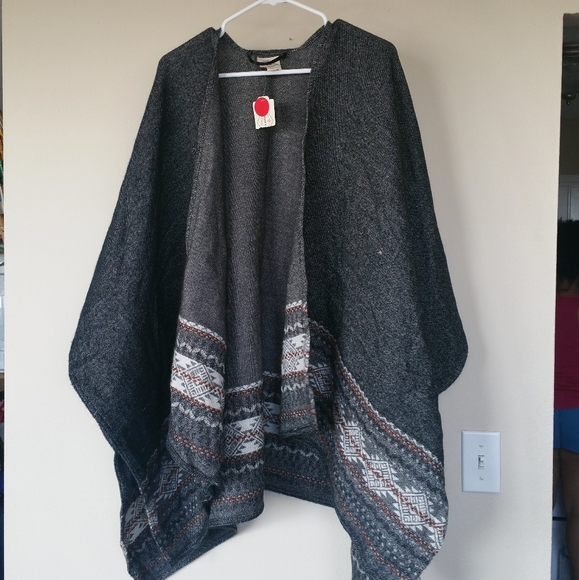 Women's Poncho - Picture 4 of 5